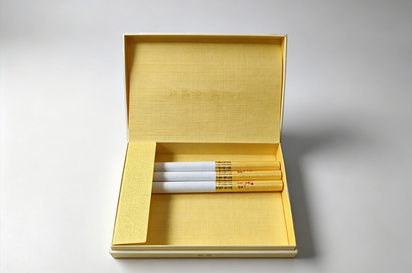 三边切口烟盒.jpg